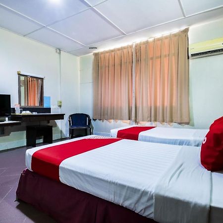 Oyo 89997 Kurnia Hotel Тавау Екстер'єр фото